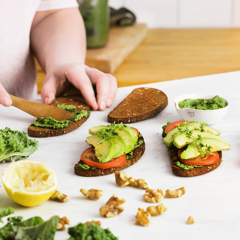 Kuva tuotteesta Aamiainen - Limpukka Lehtikaalipeston & avokadon kera  